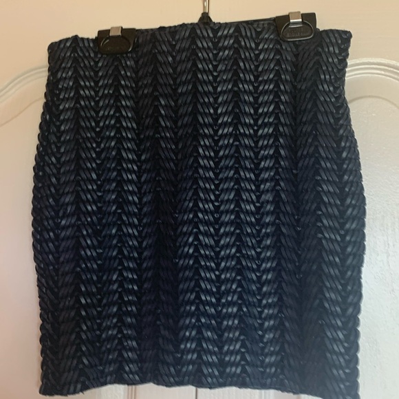 GUESS bodycon skirt, bought it at Guess boutique. Vintage. - Picture 1 of 6